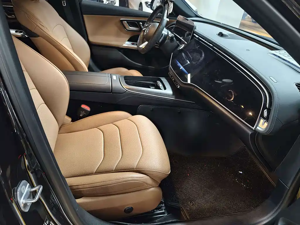 Mercedes-Benz E-Class — миниатюра 13