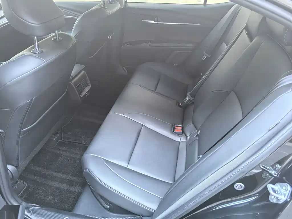Toyota Camry — миниатюра 16
