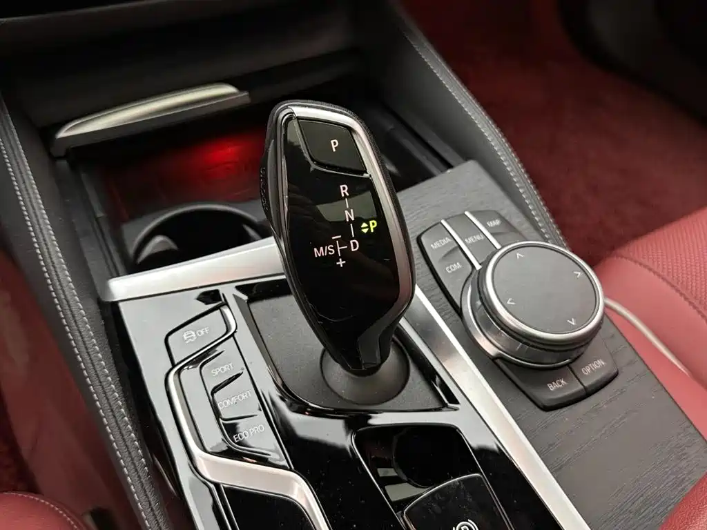 BMW 5 Series — миниатюра 15