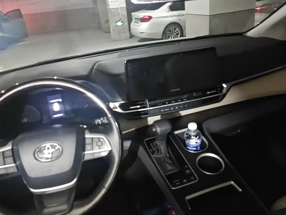 Toyota Sienna — миниатюра 12