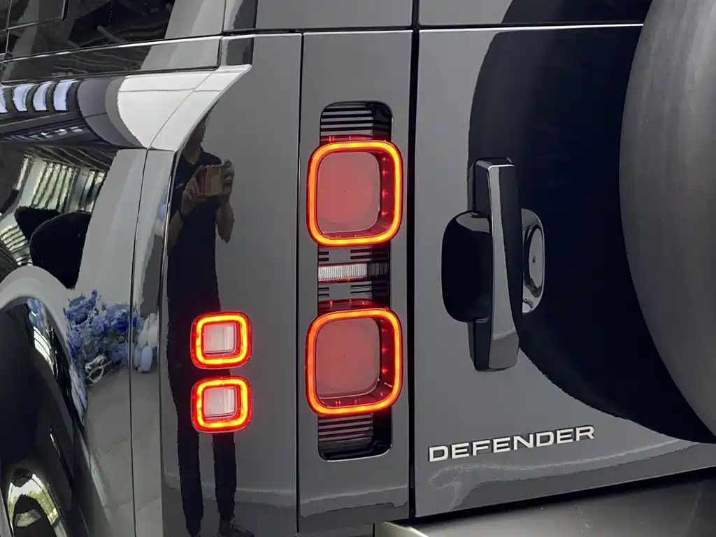 Land Rover Defender — миниатюра 38