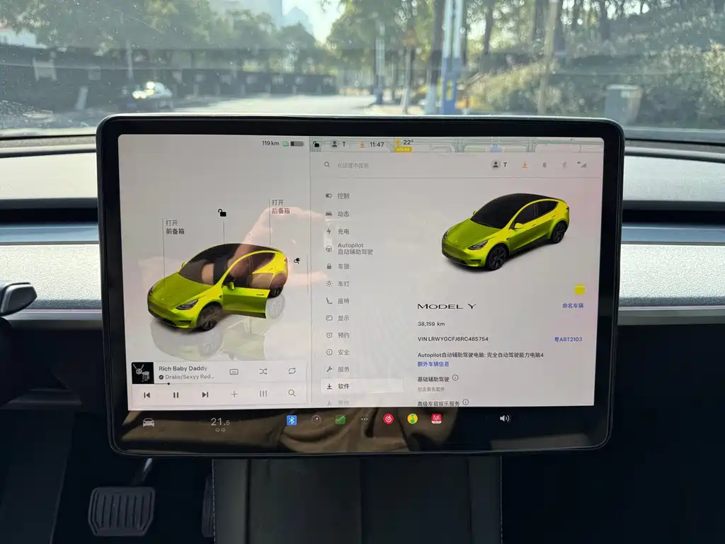 TESLA MODEL Y