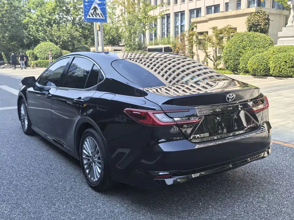 Toyota Camry — миниатюра 3