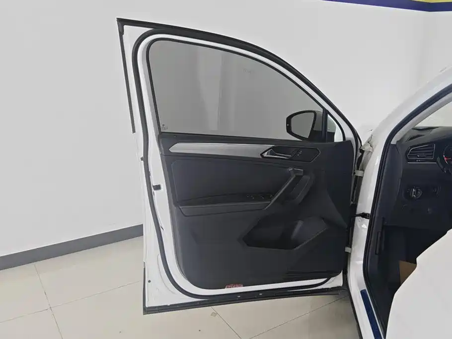 Volkswagen Tiguan L — миниатюра 7