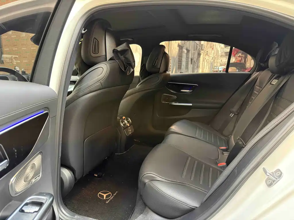 Mercedes-Benz C-Class — миниатюра 4