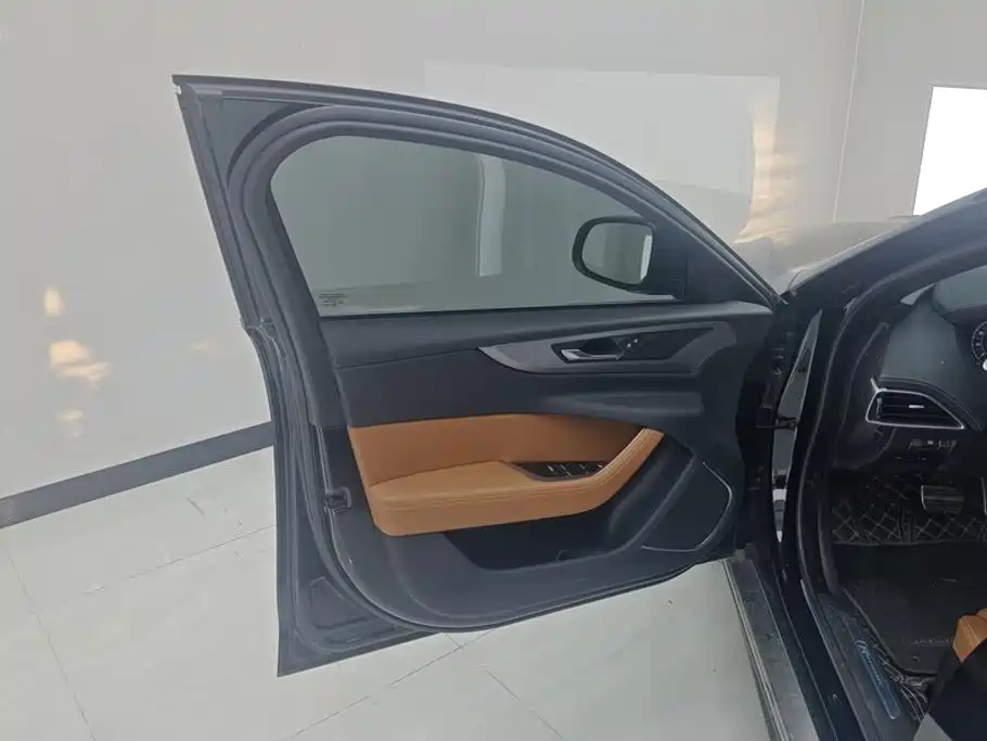 Jaguar XEL — миниатюра 7