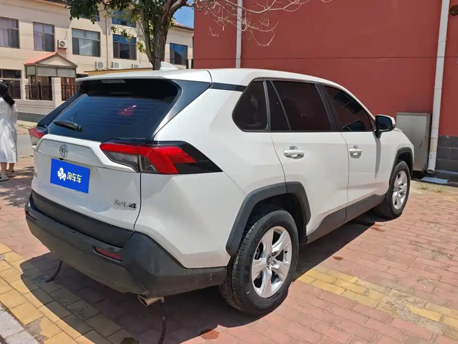 Toyota RAV4 2024 2.0L CVT