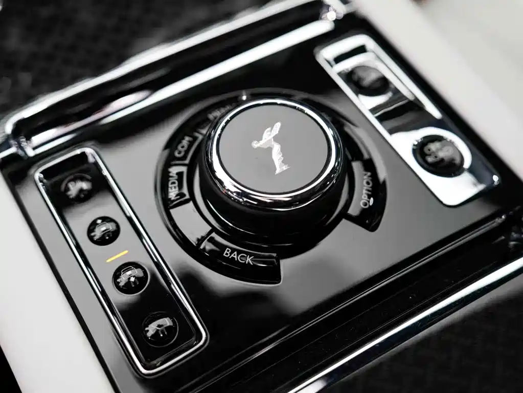 Rolls-Royce Cullinan — миниатюра 24