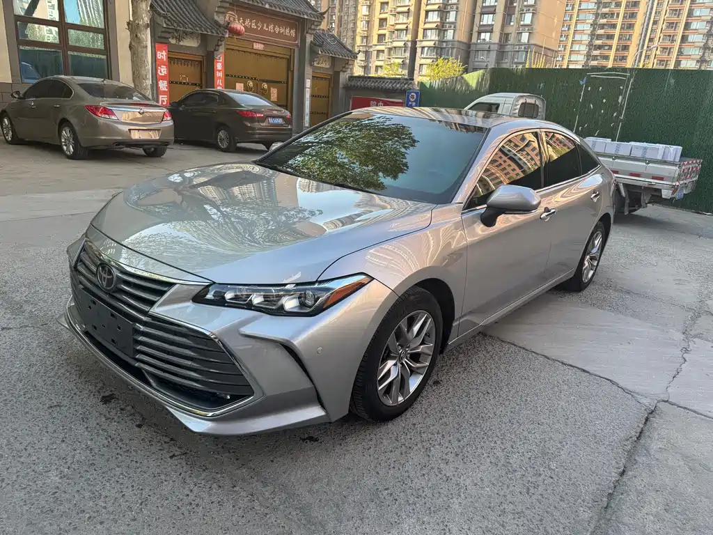 Купить Toyota Avalon