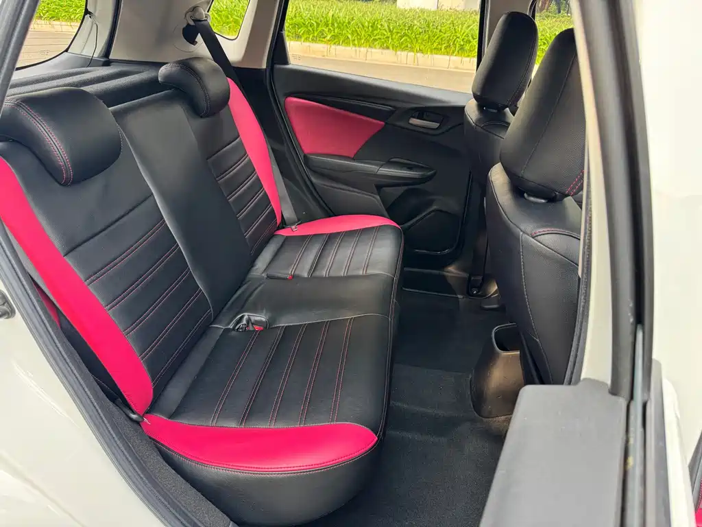 Honda Fit — миниатюра 8