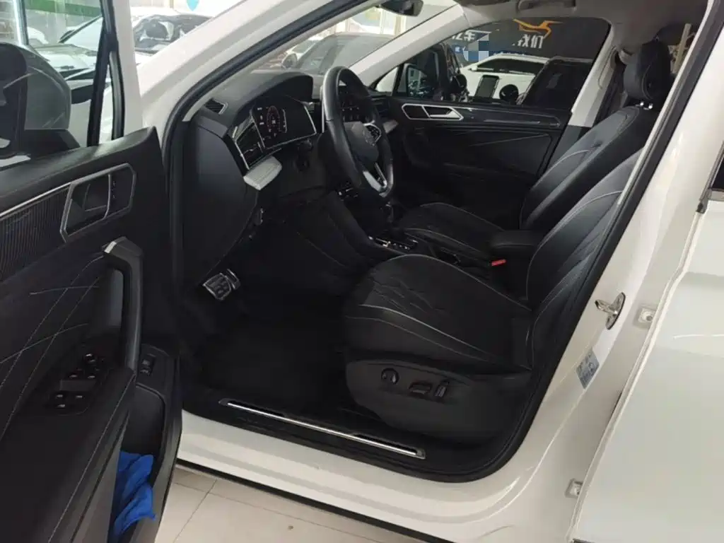 Volkswagen Tiguan L — миниатюра 16