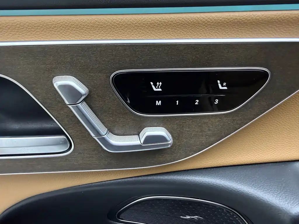 Mercedes-Benz E-Class — миниатюра 16