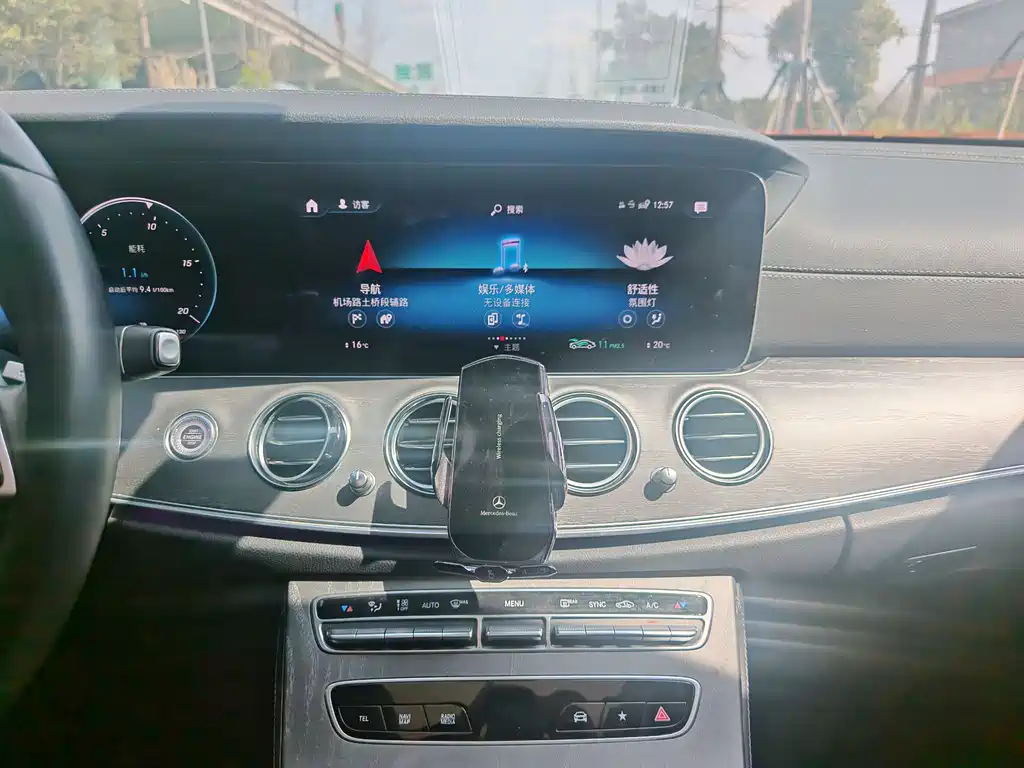 MERCEDES-BENZ E CLASS