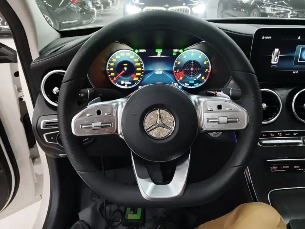 Mercedes-Benz C-Class — миниатюра 11