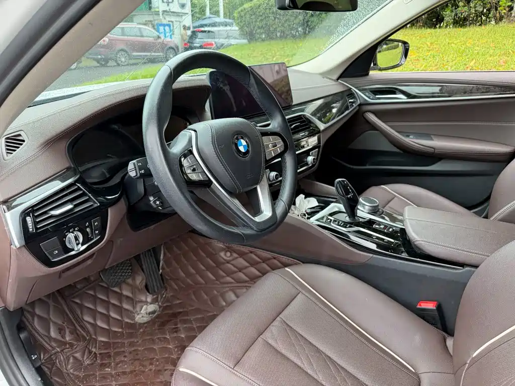 BMW 5 Series — миниатюра 7