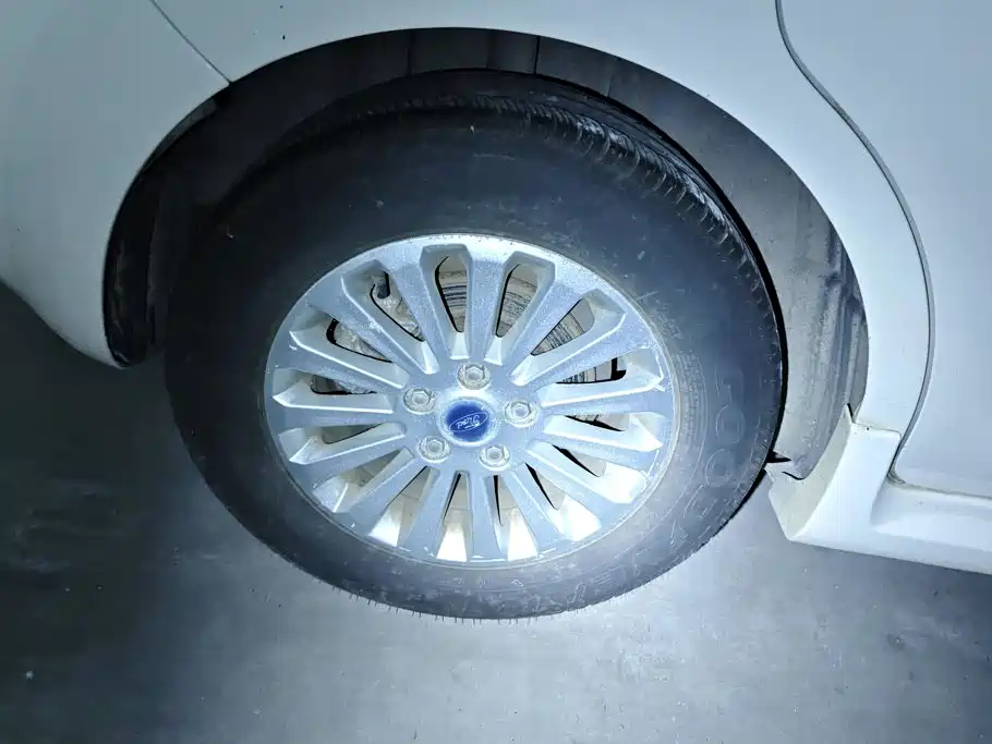 Ford Focus — миниатюра 6