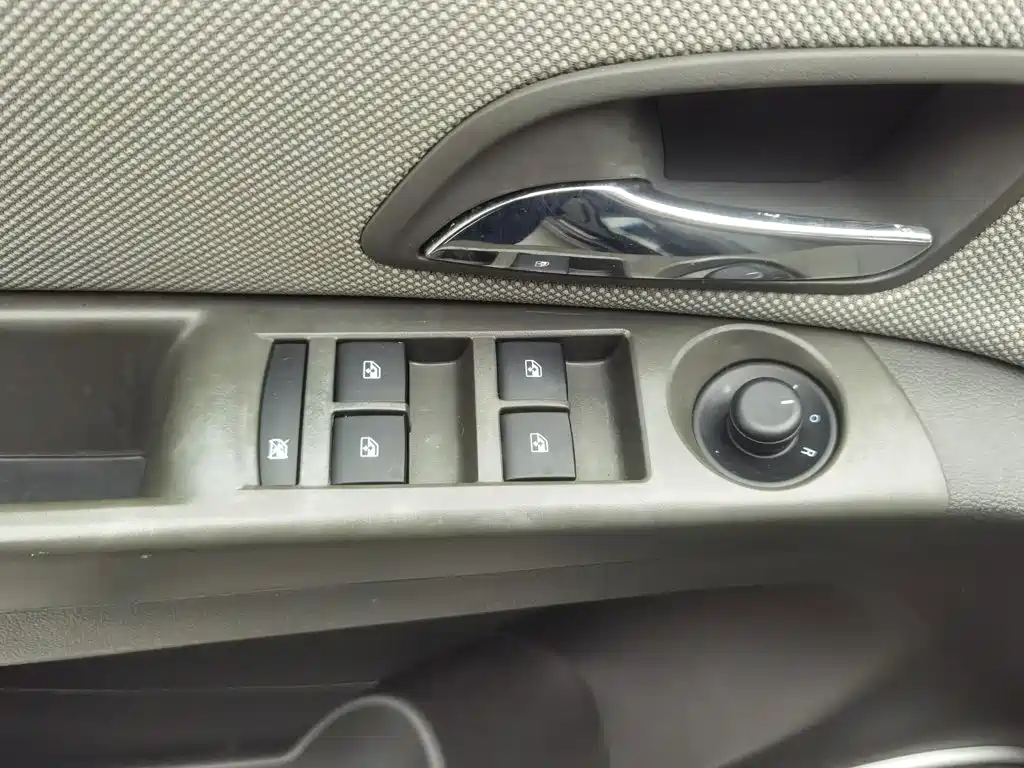 Chevrolet Cruze — миниатюра 9