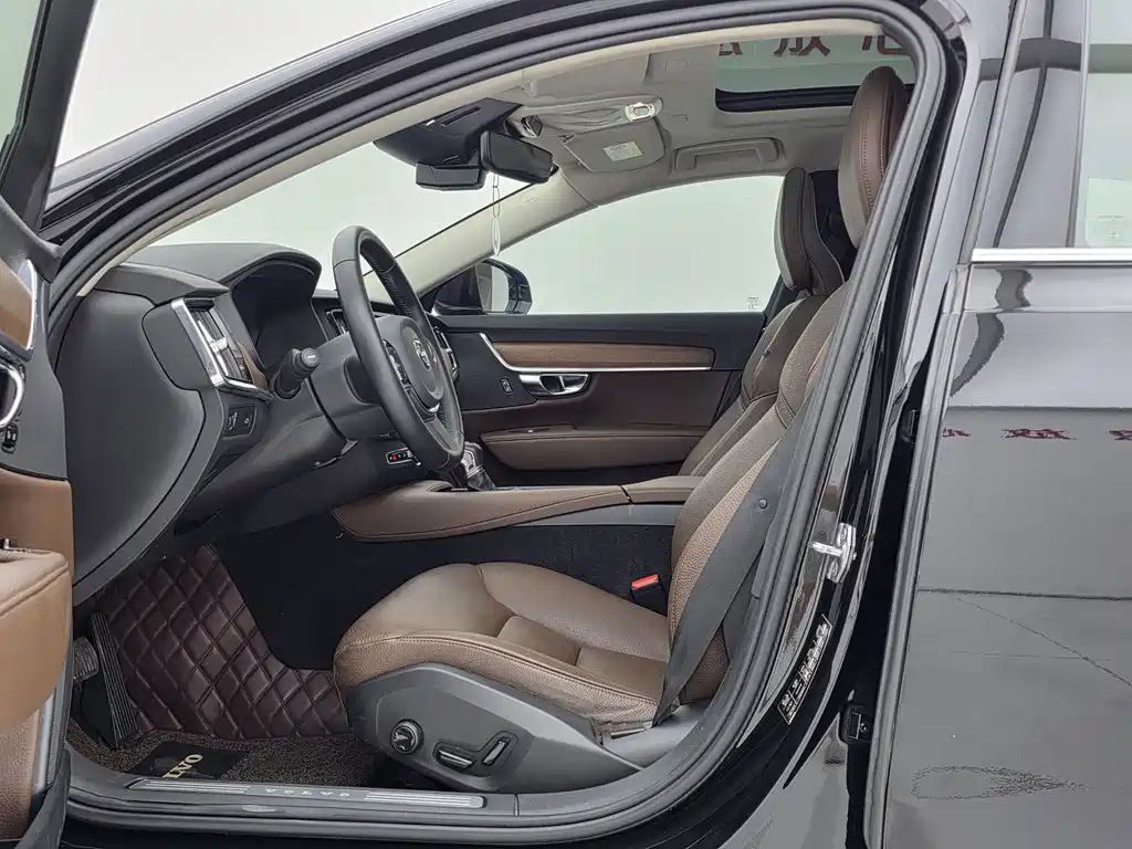 Volvo S90 — миниатюра 7