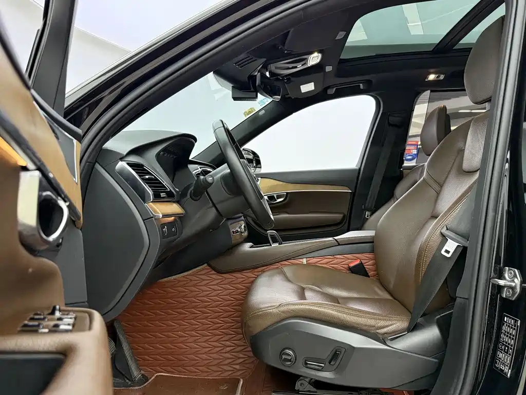 Volvo XC90 — миниатюра 7