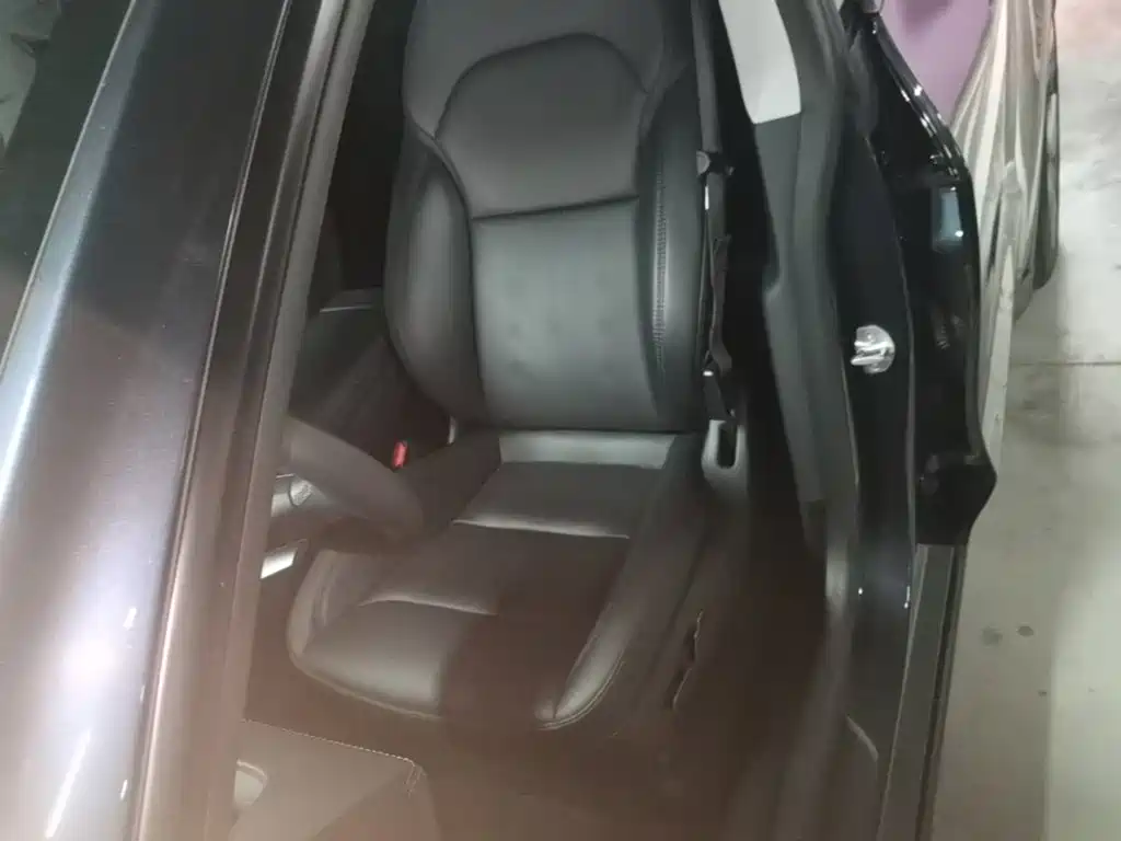Tesla Model Y — миниатюра 15