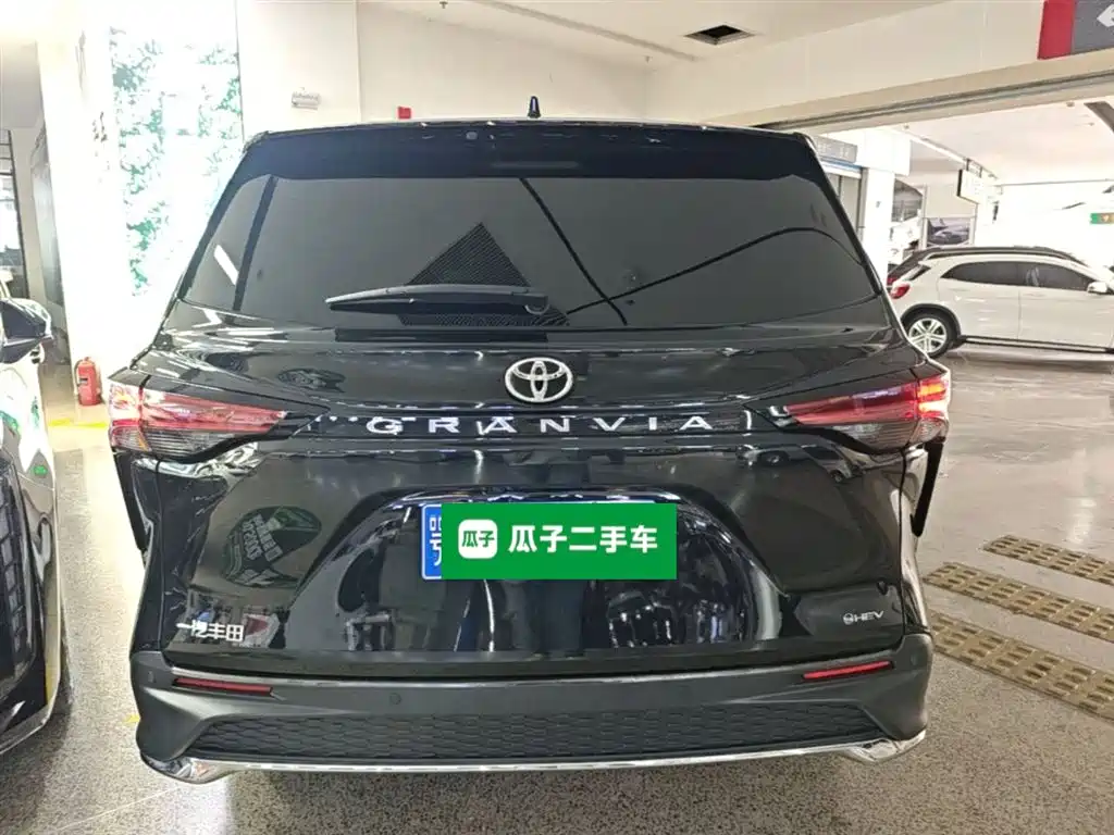 Toyota Granvia 2024 2.5L Comfort