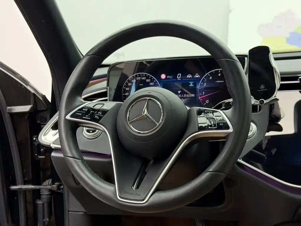Mercedes-Benz E-Class — миниатюра 11