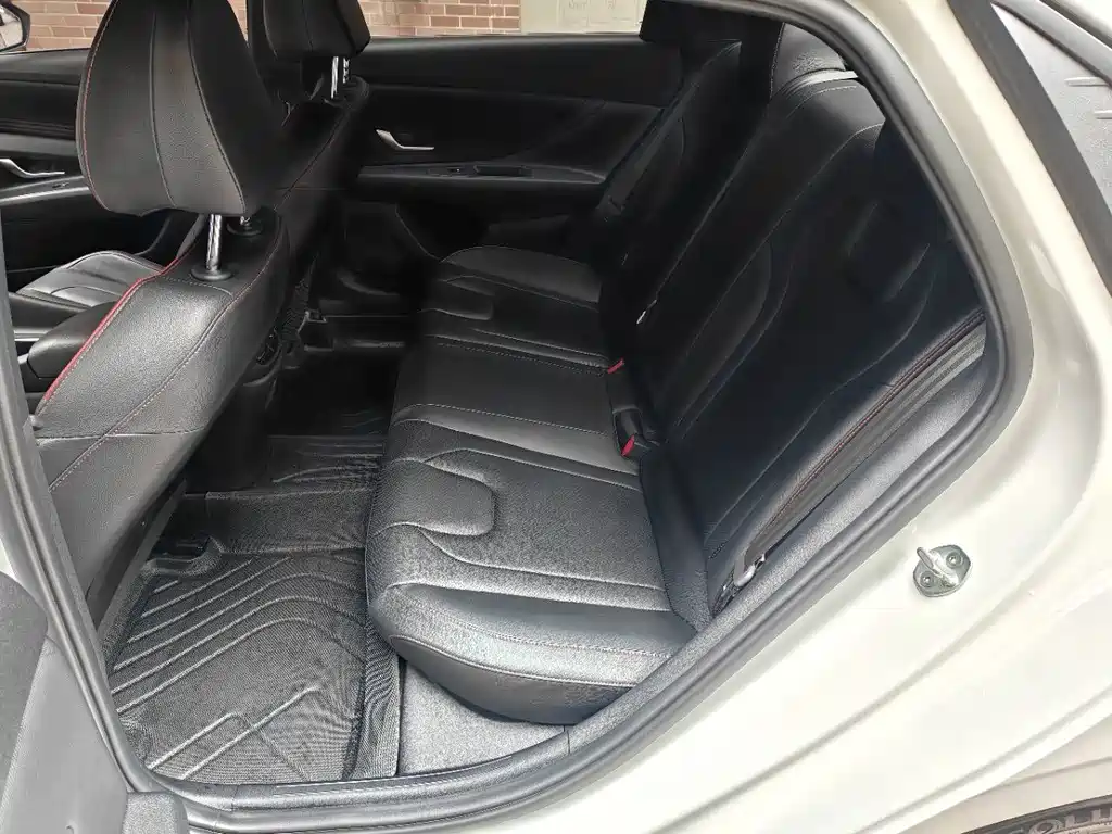 Hyundai Elantra — миниатюра 13