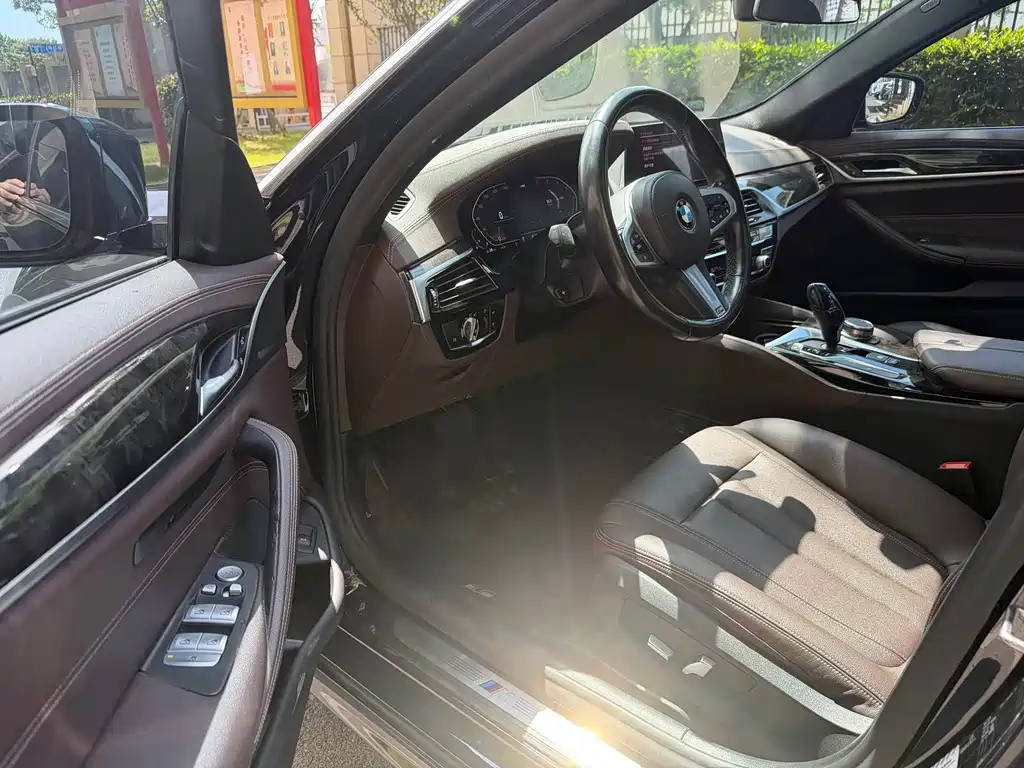 BMW 5 Series — миниатюра 5
