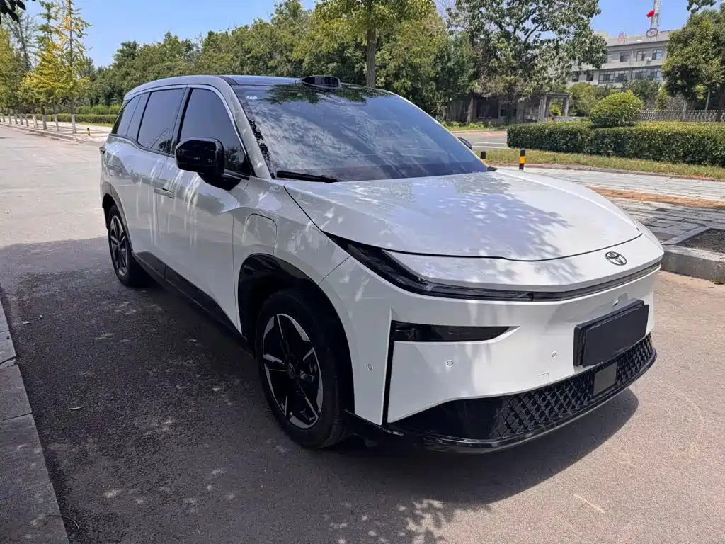 Toyota bZ3X - фото 3