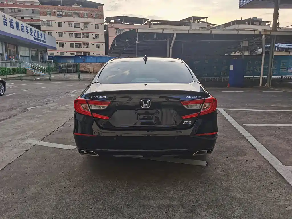 Honda Accord — миниатюра 5