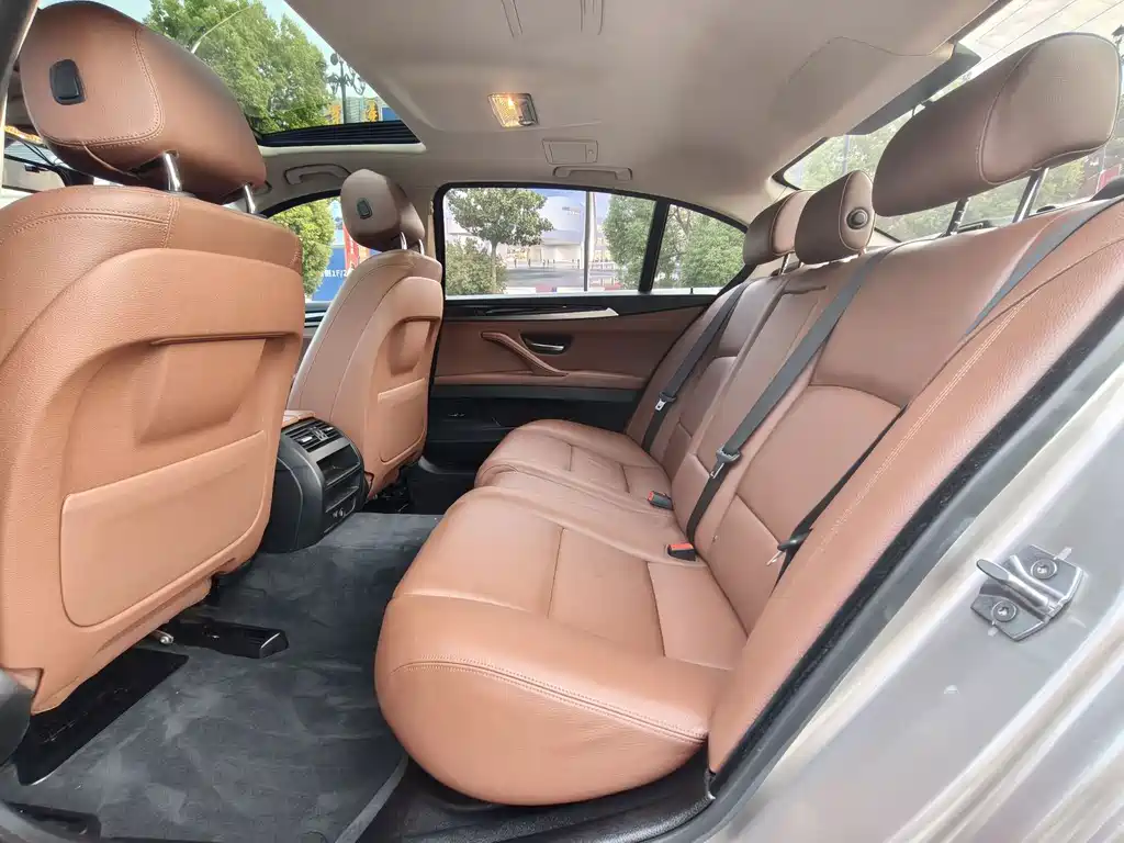 BMW 5 Series — миниатюра 14
