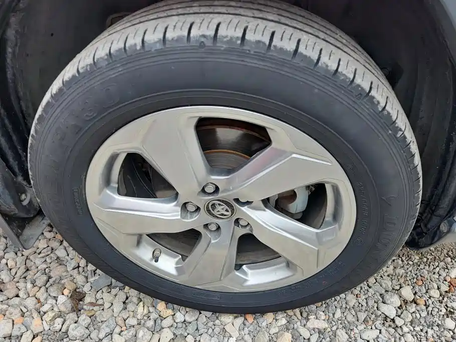 Toyota RAV4 — миниатюра 6
