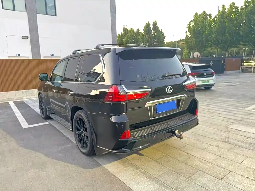 Lexus LX — миниатюра 4