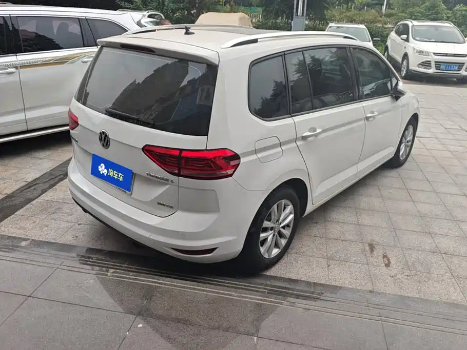 Volkswagen Touran — миниатюра 3