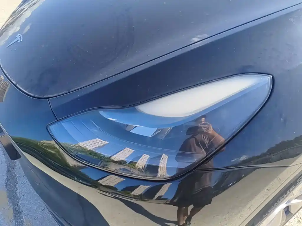 Tesla Model Y — миниатюра 24