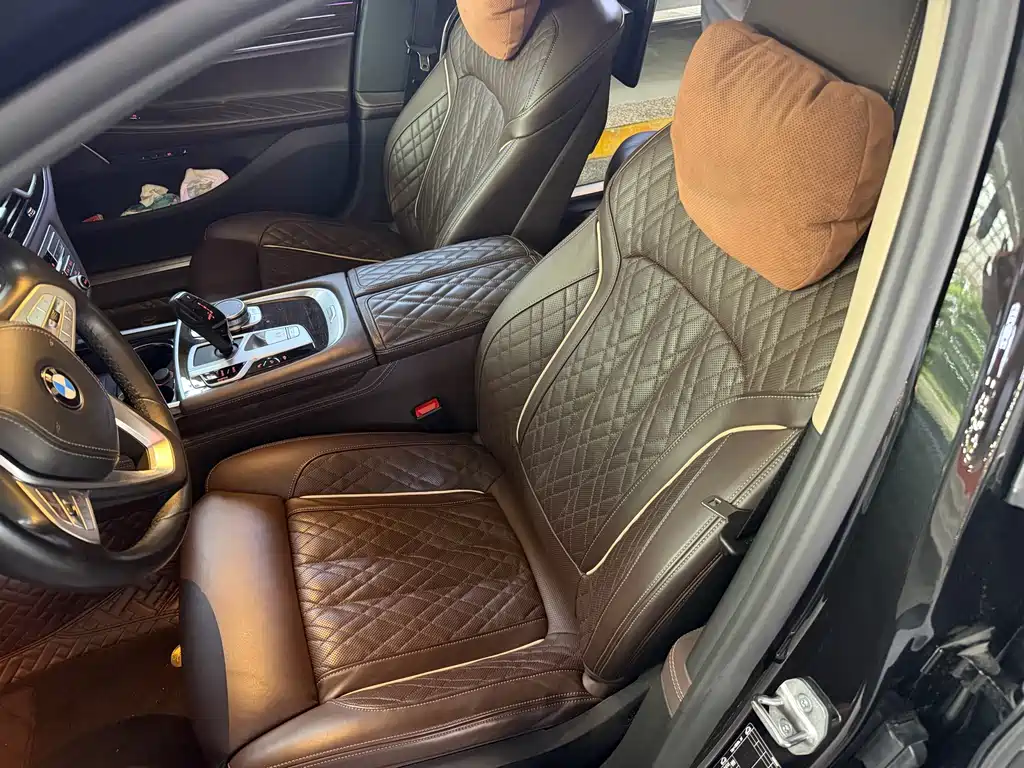 BMW 7 Series — миниатюра 8
