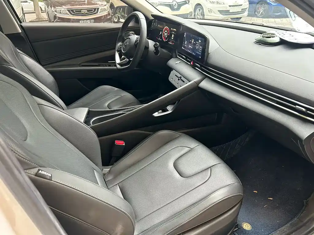 Hyundai Elantra — миниатюра 7