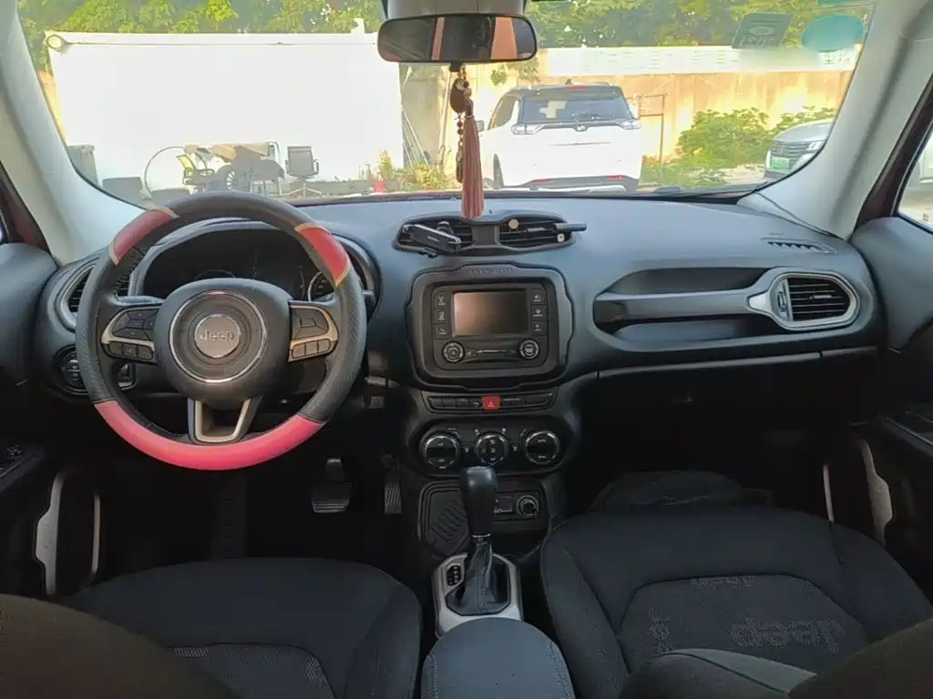 Jeep Renegade — миниатюра 10