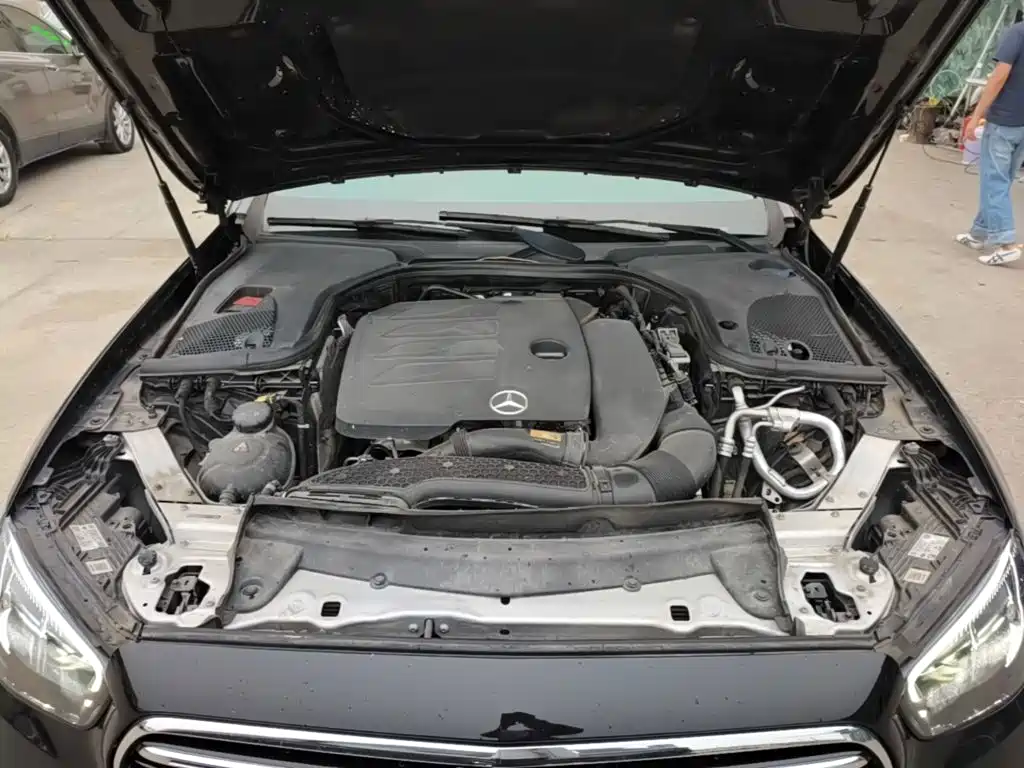 Mercedes-Benz E-Class — миниатюра 20