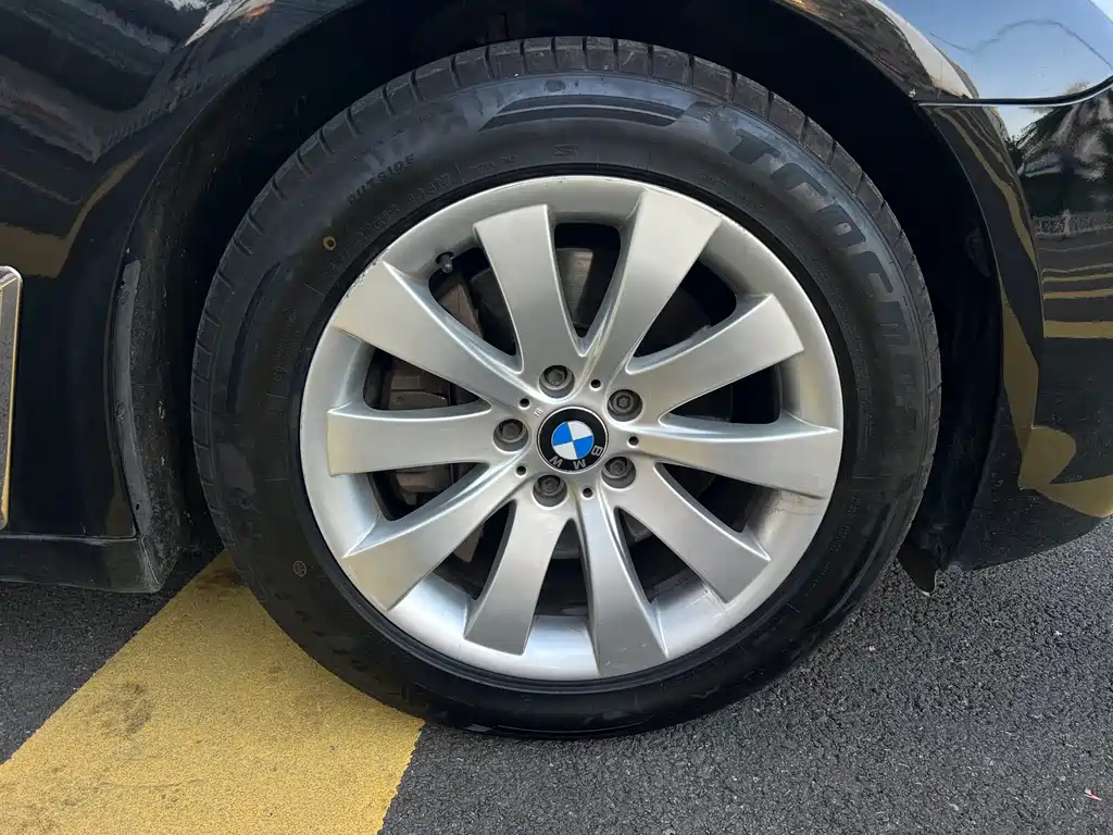 BMW 7 Series — миниатюра 9