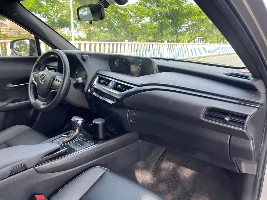 Lexus UX — миниатюра 7