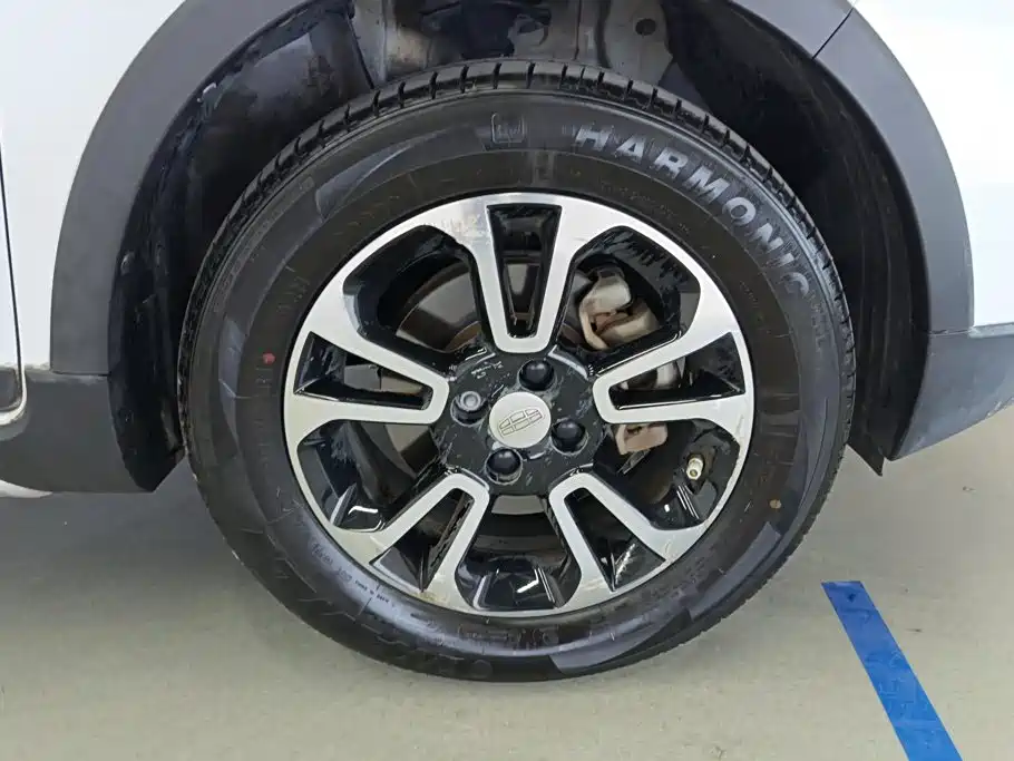 Geely Vision X3 — миниатюра 6