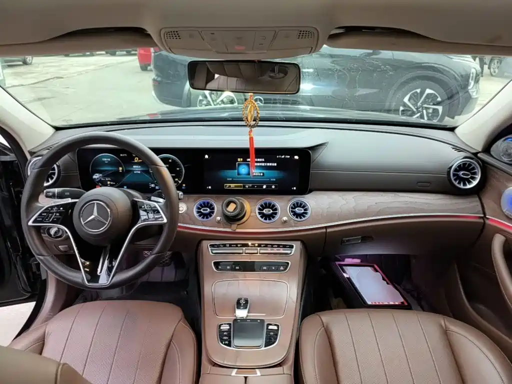 Mercedes-Benz E-Class — миниатюра 10