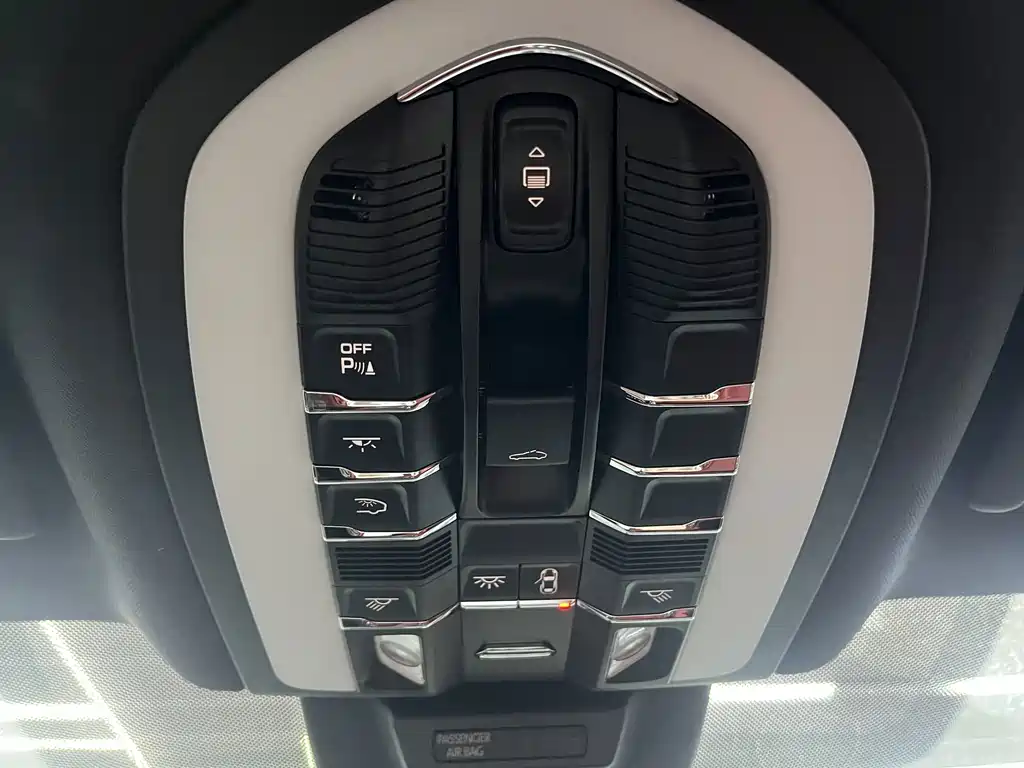 Porsche Macan — миниатюра 17