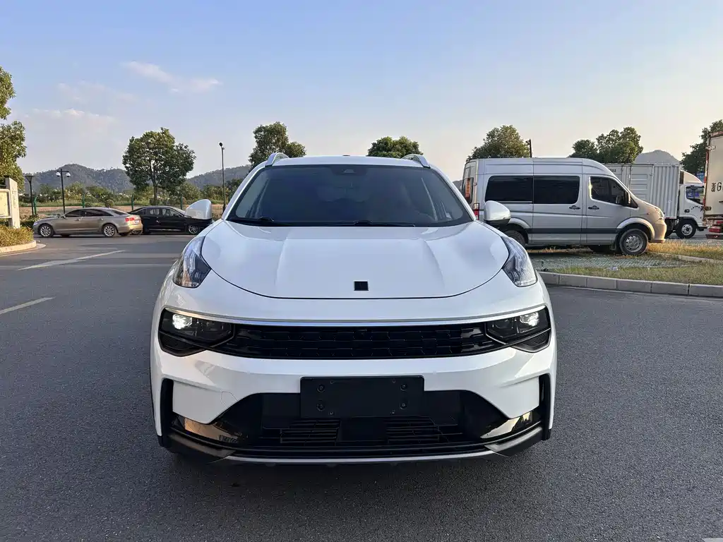 Lynk & Co 01 — миниатюра 2