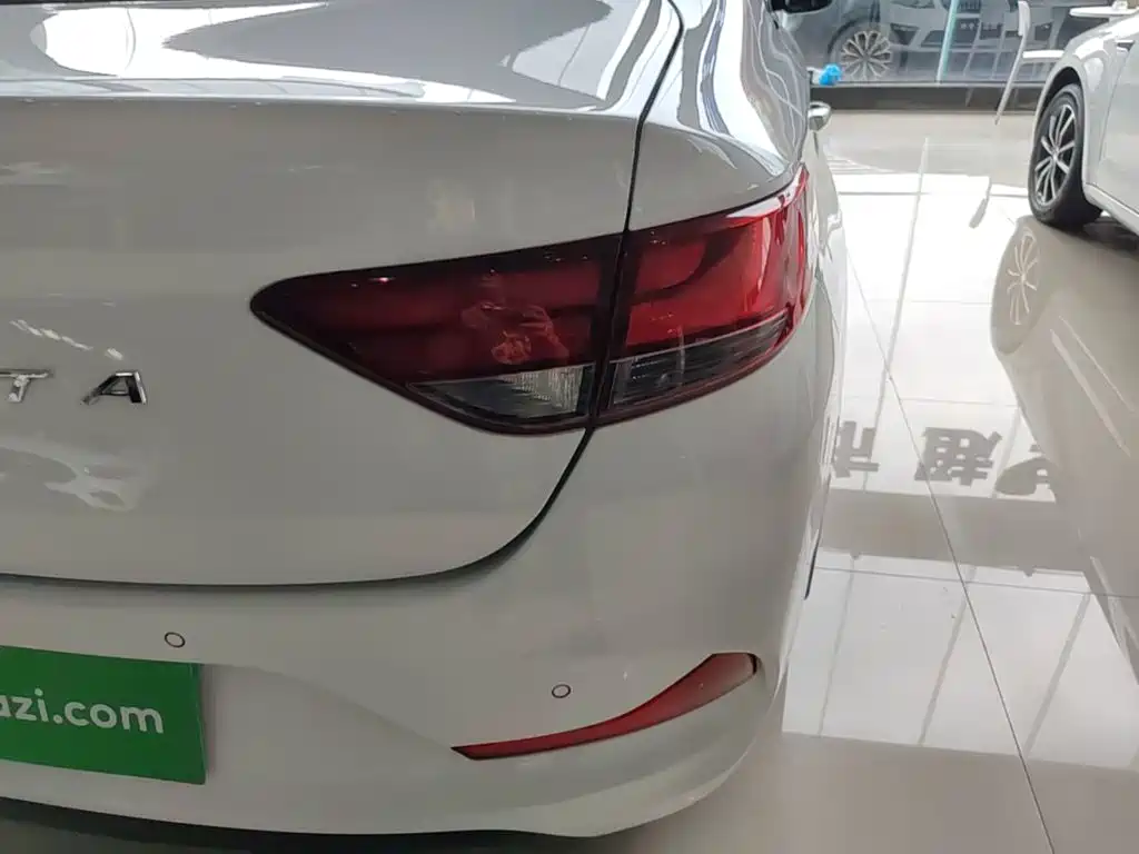 Hyundai Elantra — миниатюра 8