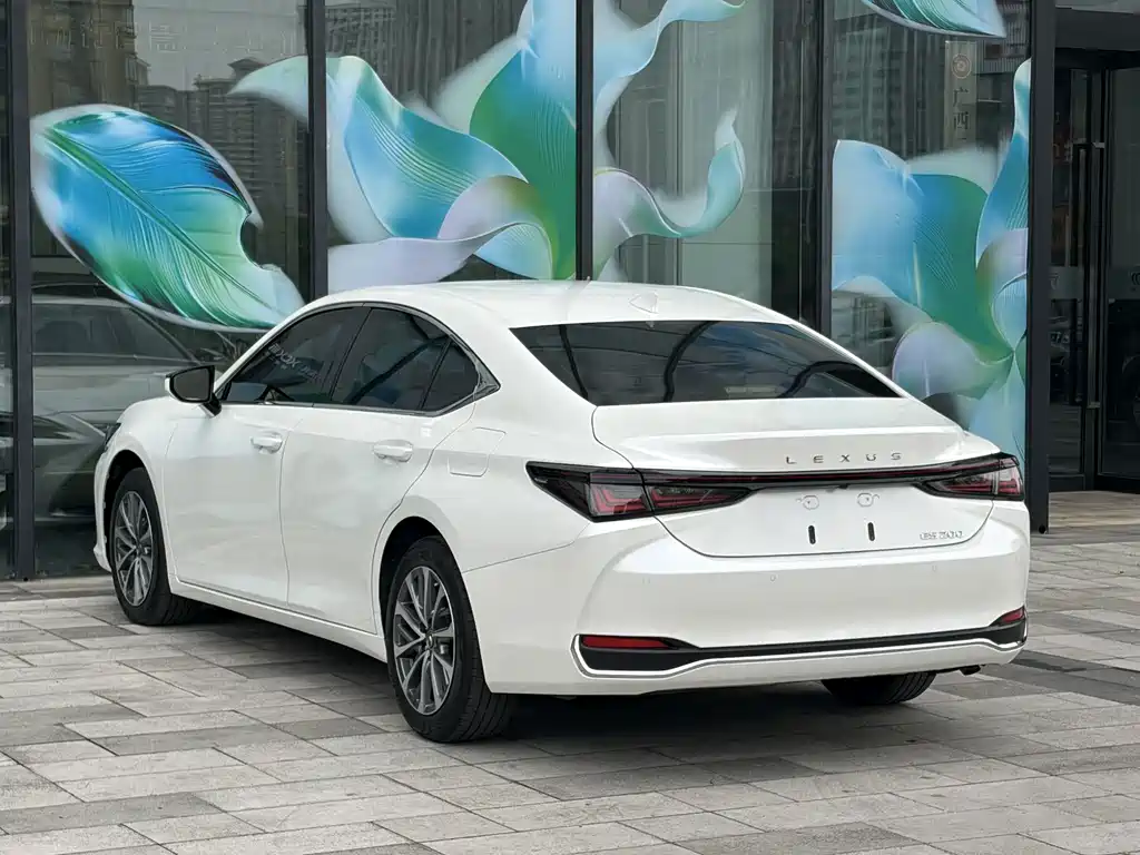 Lexus ES — миниатюра 9