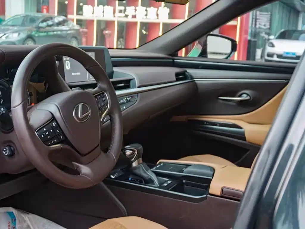 Lexus ES 2020 300h V