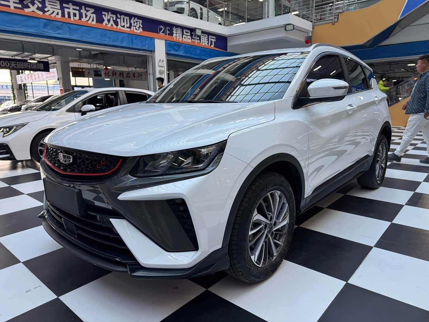 Geely Binyue 1.4 л 2022 г. Белый, пробег 18000 км