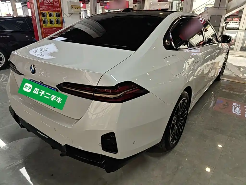 BMW 5 Series — миниатюра 7